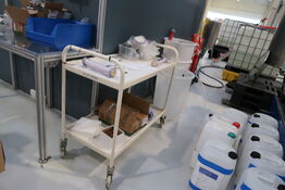 Opbevaringsvogn med indhold