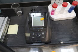 PH / Conductivity Meter THERMO SCIENTIFIC ORION STAR A215 samt stativ med probe