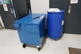 Opbevaringkasse med indhold