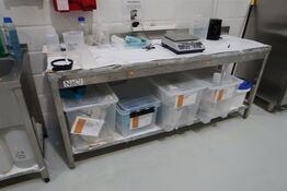 Rustfri stålbord uden indhold