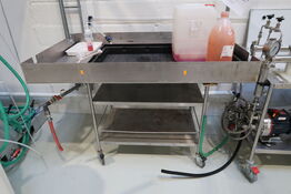 Opbevaringsvogn med spildekar m.m.