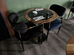 Rundt Cafe bord m. 2. Stk. Stole i stof