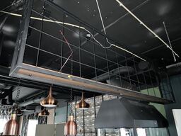 Metal loft ophæng med træ hylde 