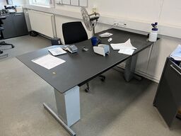 Kontor bord m. stol og div. Tilbehør