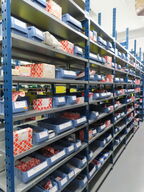 4 fag med hjulbolte og reservedele