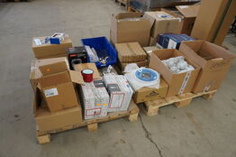 2 pl. med service og køkkenudstyr