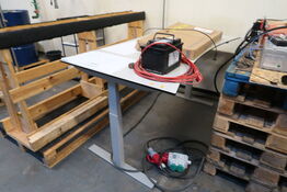 El. hæve/sænke skrivebord med indhold