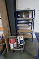 Opbevaringsvogn med indhold samt lagerreol