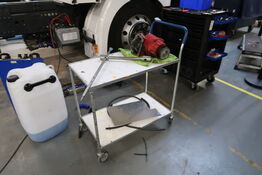 Opbevaringsvogn med indhold