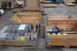 Paller med ladere MES m.m.