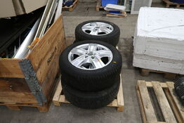 Palle med 4 stk. alufælge 7Jx17H2 med dæk GOODYEAR 215/60R17