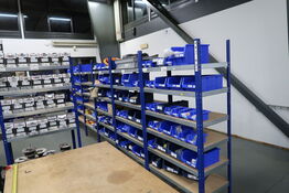 14 fag lagerreoler uden indhold