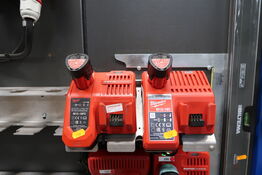 2 stk. ladere med 2 stk. batterier MILWAUKEE
