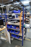 Lagerreol med indhold