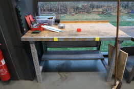 Arbejdsbord med indhold