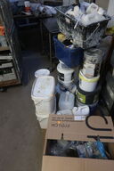 Åbne maling, spande værktøj m.m. 