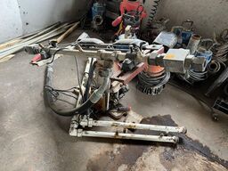 Pumpeholder i metal