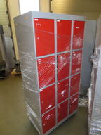 Stålskab med 12 låger