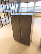 Kontorskab (78x42x127cm.)