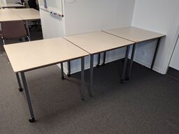 Tre mødeborde med hjul