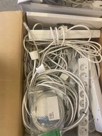 Kasse med kabler, stikdåser