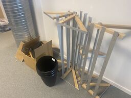 Tre hattehylder inkl. bøjler