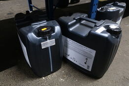 20 liter gearkasseolie WOLF ATF FE samt 20 liter motorolie 5W30 C2