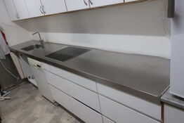 Stålbordplade med vask og kogeplade