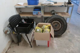 2 fag lagerreoler med div. Varelager m.m.