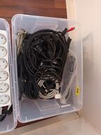 2 kasser Div. Kabler til AV udstyr og PC 