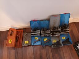 Div. Værktøj bla. Bor, platter og svensknøgler