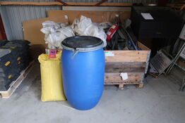 2 paller med indhold 