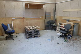 Div. paller, kontorstol, ildslukkere m.m.