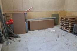 Div. paller, afspærringsstolper, pallebur m.m.