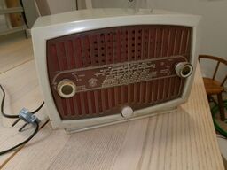 Gammel radio HEROFON Bambino EG