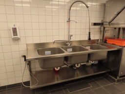 Vaskebord med tre kummer