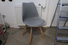 Skalstol med grå kunstlæder