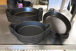 17 stk. serveringspander, Staub støbejern