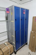 Omklædningsskab 6 rum med indhold