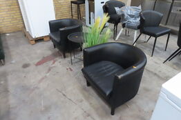 2 stk stole og 1 bord inkl. plante