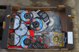 Kasse med diverse skæreskiver