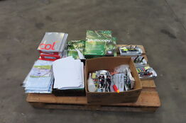 Palle med diverse kontorartikler