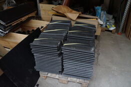 3 fags pallereol med indhold af diverse teglsten mv.