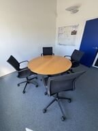 4 stole inkl. bord, whiteboard