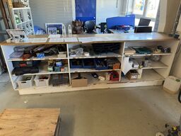 Desk inkl. indhold