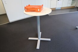 Barbord samt førstehjælpskasse