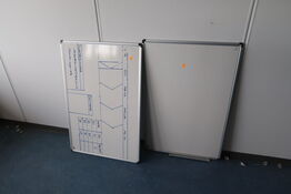 3 stk. whiteboards samt knagerække