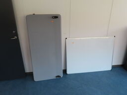 Whiteboard samt 2 stk. afskærmningsvægge ABSTRACTA