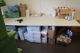 2 stk. borde uden indhold