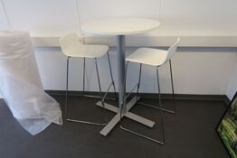 Barbord KINNARPS med 2 stk. barstole FREDERICIA FURNITURE